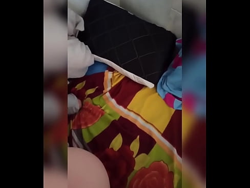 ❤️ منهنجي روم ميٽ گهر ۾ اڪيلي رهي ٿي ڇاڪاڻ ته هن جو مڙس موڪلن تي وڃي ٿو ۽ مان موقعو وٺان ٿو ته هن کي چوسان ۽ هن جي گدا کي کير سان ڀريان. سپر فحش